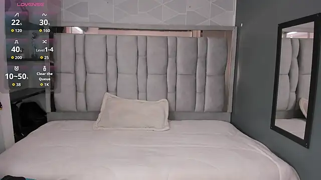 Charlot milf online show from October 2025 12:02:01 PM