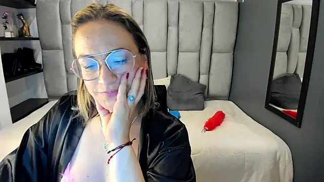 Charlot milf online show from February 2026 06:26:01 AM