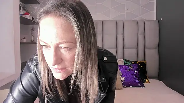 Charlot milf online show from October 2025 11:45:02 AM