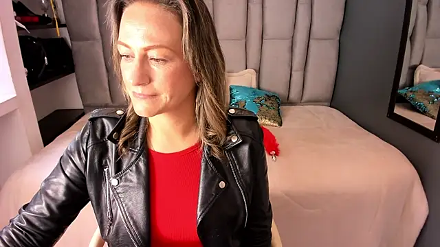 Charlot milf online show from November 2025 12:52:02 PM