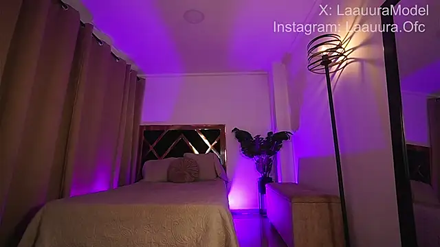 laauuraa1 online show from September 2025 05:03:02 PM