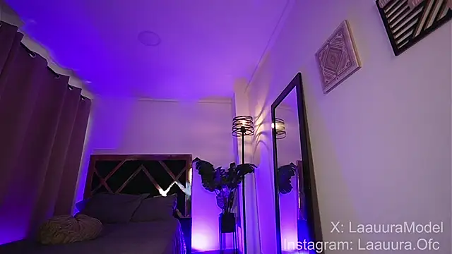 laauuraa1 online show from October 2025 04:42:01 PM