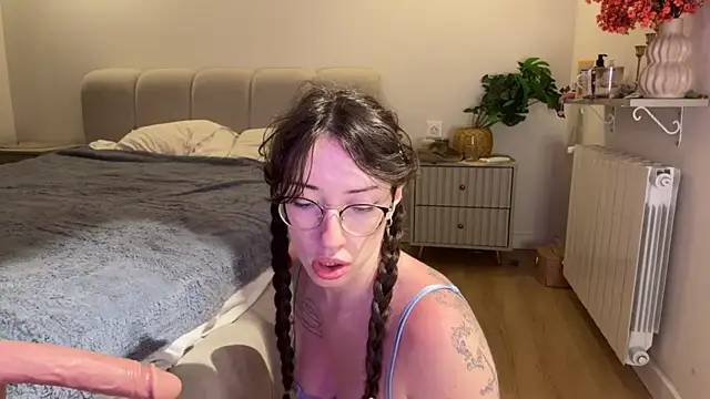 Snapshot of Kelly_Berry__ chatting on June 2026 06:24:02 PM Kelly Berry online show from June 2026 06:24:02 PM