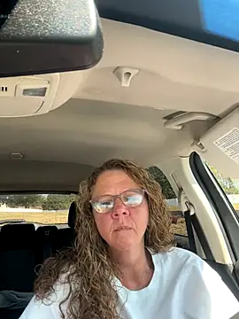Snapshot of LittleRedRover chatting on September 2025 05:33:02 PM LittleRedRover online show from September 2025 05:33:02 PM