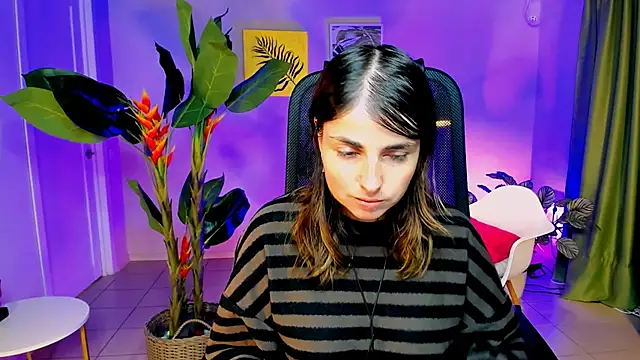 Snapshot of MartaEdams chatting on November 2025 06:17:01 AM MartaEdams online show from November 2025 06:17:01 AM