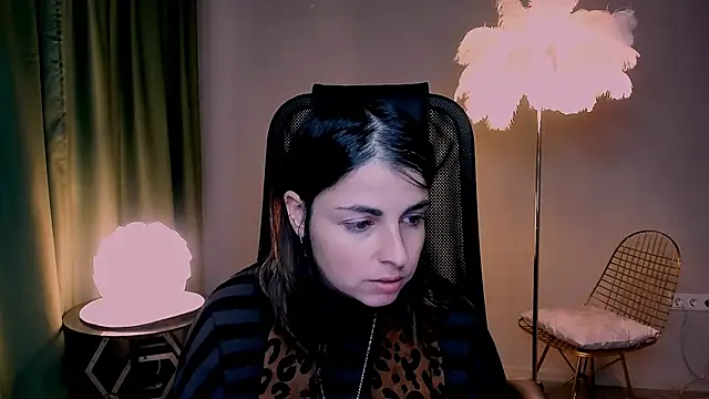 Snapshot of MartaEdams chatting on December 2025 08:13:02 AM MartaEdams online show from December 2025 08:13:02 AM