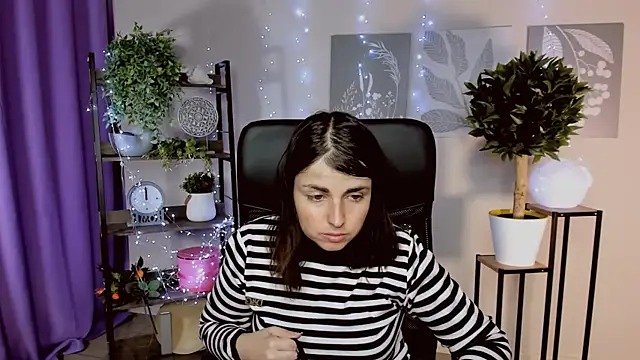 MartaEdams online show from April 2026 06:04:01 AM