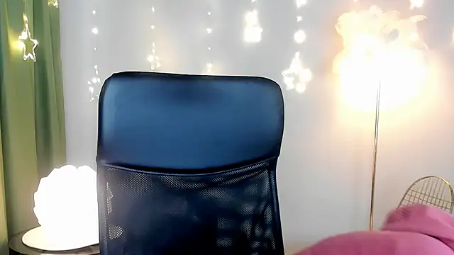 Snapshot of MartaEdams chatting on December 2025 06:19:02 AM MartaEdams online show from December 2025 06:19:02 AM