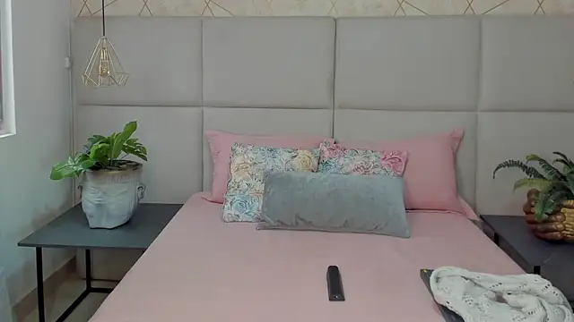 SamayRyann online show from April 2026 01:37:01 PM