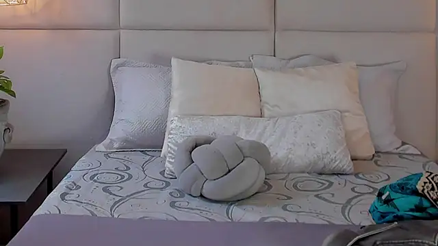 SamayRyann online show from June 2026 01:44:02 PM