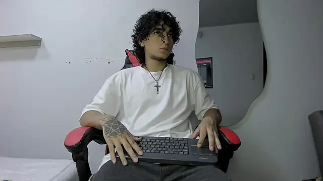 JackesTaylor online show from November 2025 04:38:01 AM