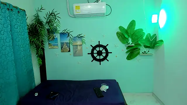 eladyrous98 online show from December 2025 02:18:01 PM