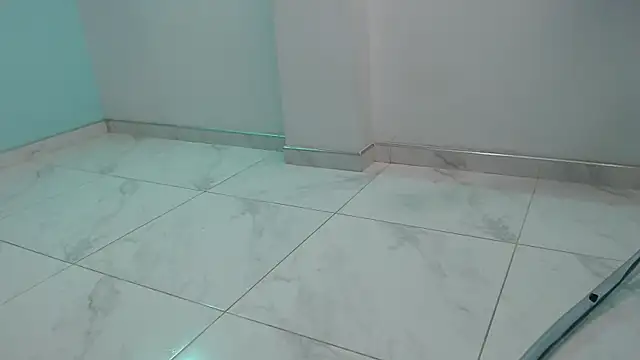 eladyrous98 online show from December 2025 01:54:02 PM