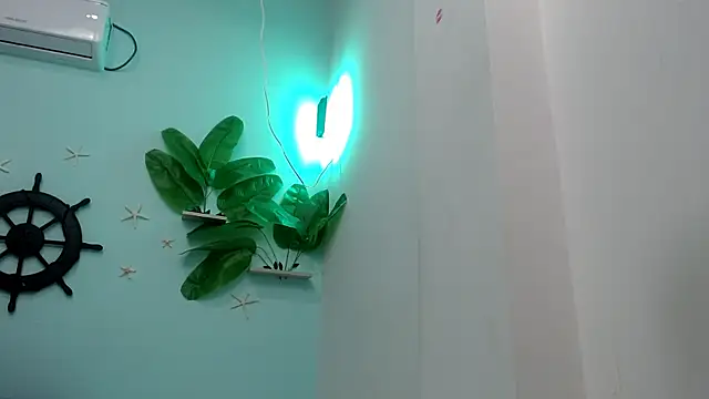 eladyrous98 online show from December 2025 06:45:02 AM