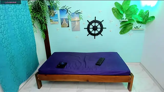 eladyrous98 online show from December 2025 01:39:01 PM