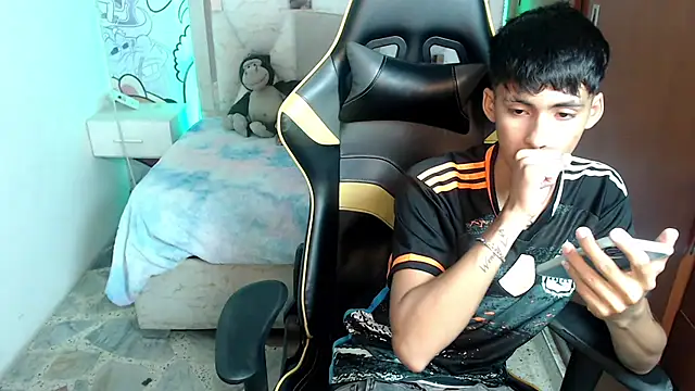Snapshot of yiisu_ chatting on October 2025 12:17:01 PM yiisu  online show from October 2025 12:17:01 PM