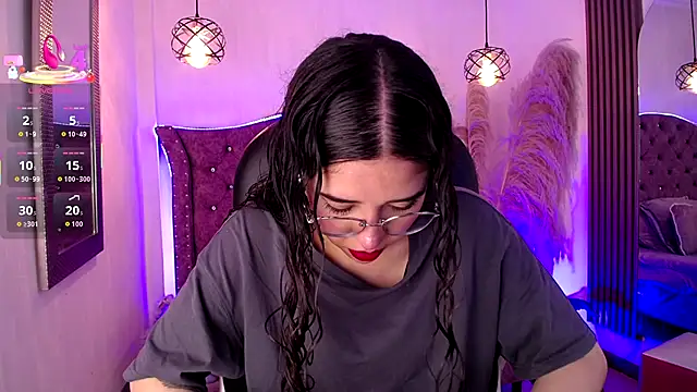 Amara Davis online show from December 2025 03:40:01 AM