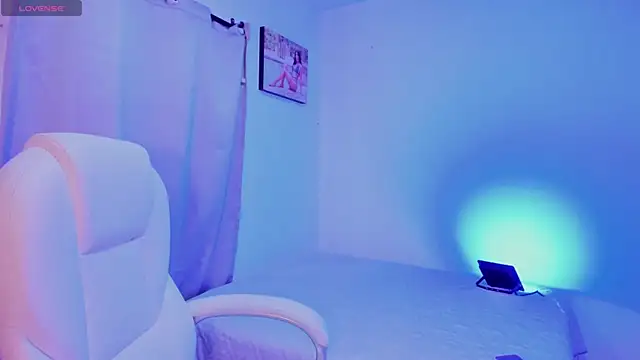 SelenaStonne online show from April 2026 07:09:01 PM