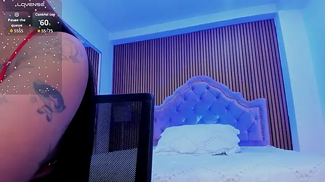 Snapshot of SelenaStonne chatting on November 2025 08:18:02 PM SelenaStonne online show from November 2025 08:18:02 PM