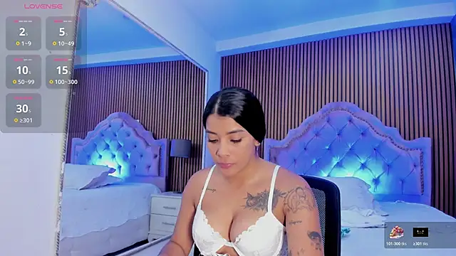 Snapshot of SelenaStonne chatting on October 2025 08:21:02 PM SelenaStonne online show from October 2025 08:21:02 PM