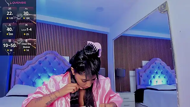 Snapshot of SelenaStonne chatting on October 2025 08:13:02 PM SelenaStonne online show from October 2025 08:13:02 PM