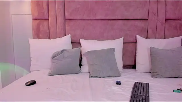 Snapshot of cloe_bunnny chatting on October 2025 06:23:02 AM cloe bunnny online show from October 2025 06:23:02 AM