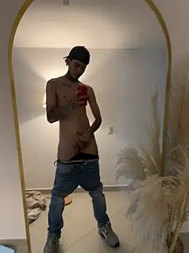 samm4044 online show from April 2026 08:28:02 PM