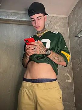 Snapshot of samm4044 chatting on December 2025 12:28:02 AM samm4044 online show from December 2025 12:28:02 AM