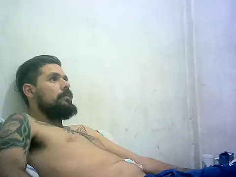 parejajuguetona420 online show from October 2025 01:40:01 AM