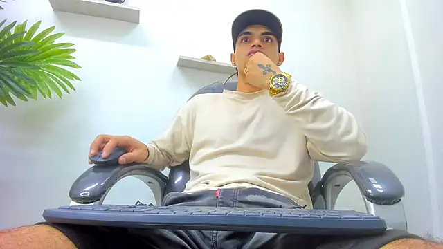 Snapshot of ariess_king chatting on November 2025 04:26:01 AM ariess king online show from November 2025 04:26:01 AM