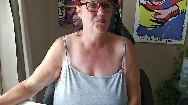 Snapshot of -Curvy- chatting on May 2026 09:04:01 AM -Curvy- online show from May 2026 09:04:01 AM