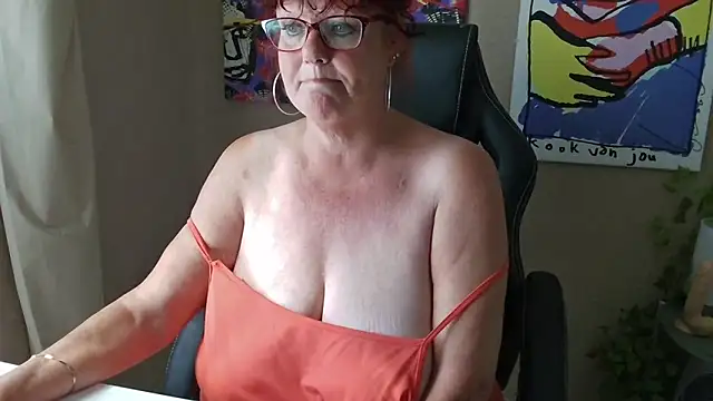 Snapshot of -Curvy- chatting on May 2026 08:53:02 AM -Curvy- online show from May 2026 08:53:02 AM