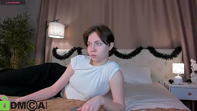 Snapshot of Skelerata chatting on December 2025 01:06:02 AM Skelerata online show from December 2025 01:06:02 AM