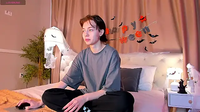 Snapshot of Skelerata chatting on October 2025 01:28:02 AM Skelerata online show from October 2025 01:28:02 AM