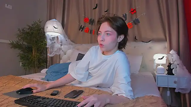 Snapshot of Skelerata chatting on October 2025 01:16:02 AM Skelerata online show from October 2025 01:16:02 AM