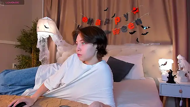 Snapshot of Skelerata chatting on October 2025 01:26:02 AM Skelerata online show from October 2025 01:26:02 AM