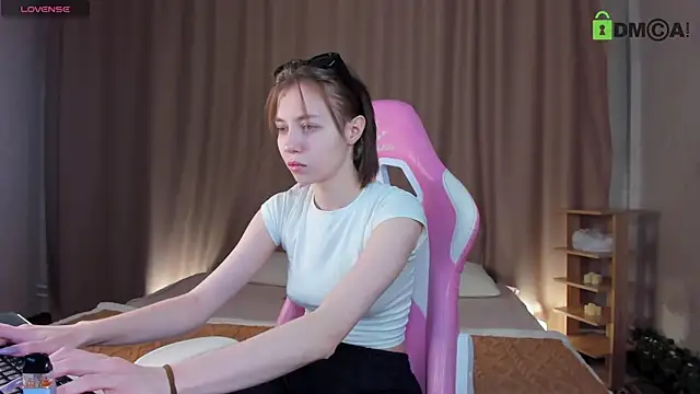 Snapshot of Skelerata chatting on December 2025 12:58:02 AM Skelerata online show from December 2025 12:58:02 AM