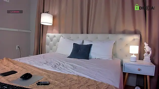 Snapshot of Skelerata chatting on November 2025 01:10:02 AM Skelerata online show from November 2025 01:10:02 AM