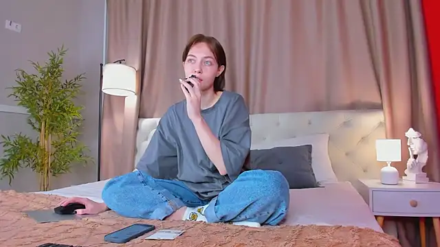 Snapshot of Skelerata chatting on October 2025 01:04:02 AM Skelerata online show from October 2025 01:04:02 AM