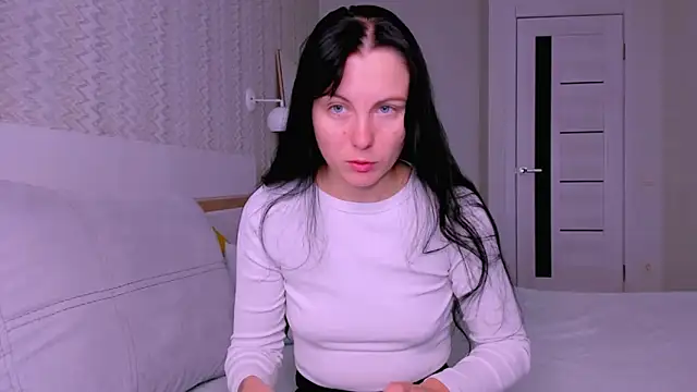 Elle Pearl  online show from October 2025 06:17:01 AM