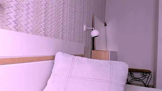 Snapshot of Elle_Pearl_ chatting on January 2026 07:34:01 AM Elle Pearl online show from January 2026 07:34:01 AM