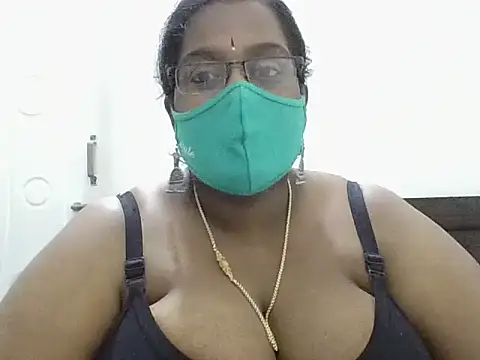 Snapshot of Reena-gowda chatting on October 2025 01:45:01 PM Reena-gowda online show from October 2025 01:45:01 PM