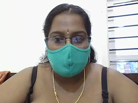Snapshot of Reena-gowda chatting on September 2025 01:01:01 AM Reena-gowda online show from September 2025 01:01:01 AM