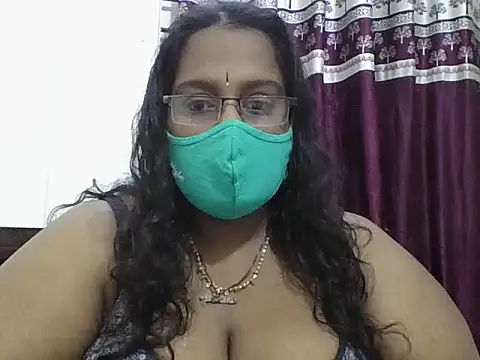 Snapshot of Reena-gowda chatting on September 2025 06:17:01 PM Reena-gowda online show from September 2025 06:17:01 PM