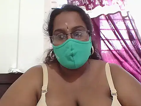 Snapshot of Reena-gowda chatting on October 2025 09:32:02 AM Reena-gowda online show from October 2025 09:32:02 AM