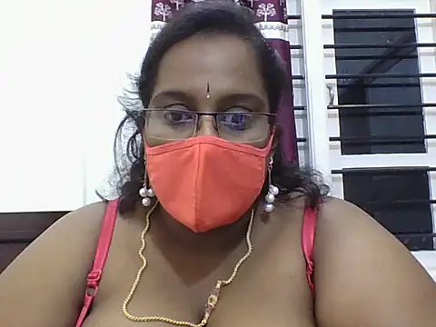 Snapshot of Reena-gowda chatting on October 2025 04:41:02 PM Reena-gowda online show from October 2025 04:41:02 PM