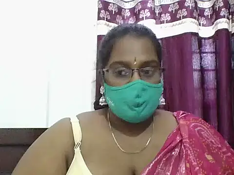Snapshot of Reena-gowda chatting on September 2025 06:24:02 AM Reena-gowda online show from September 2025 06:24:02 AM