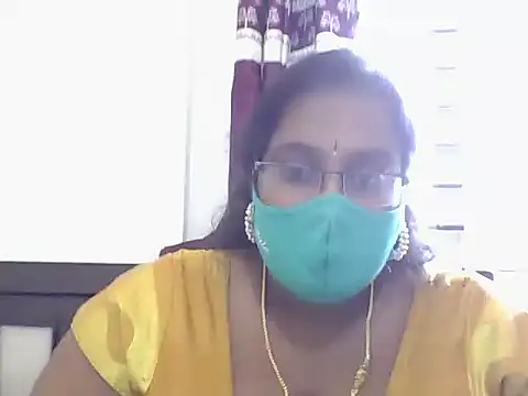 Snapshot of Reena-gowda chatting on September 2025 06:18:01 AM Reena-gowda online show from September 2025 06:18:01 AM