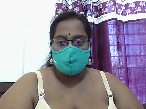 Snapshot of Reena-gowda chatting on October 2025 06:48:01 AM Reena-gowda online show from October 2025 06:48:01 AM
