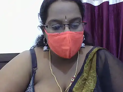 Snapshot of Reena-gowda chatting on October 2025 06:42:02 PM Reena-gowda online show from October 2025 06:42:02 PM